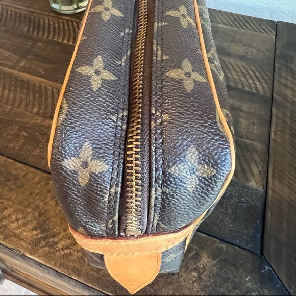 Compeigne 28 Toiletry Monogram Clutch - Picture 10 of 16